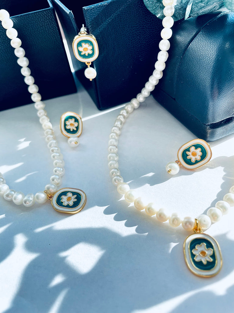 Enamel Daisy Pearl Set