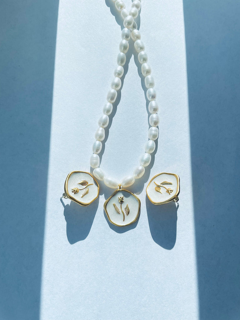 Tulip Coin Pearl Set